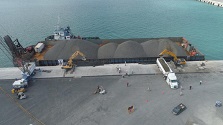 Desde el puerto de Veracruz llega el primer cargamento de balasto a la API Progreso.